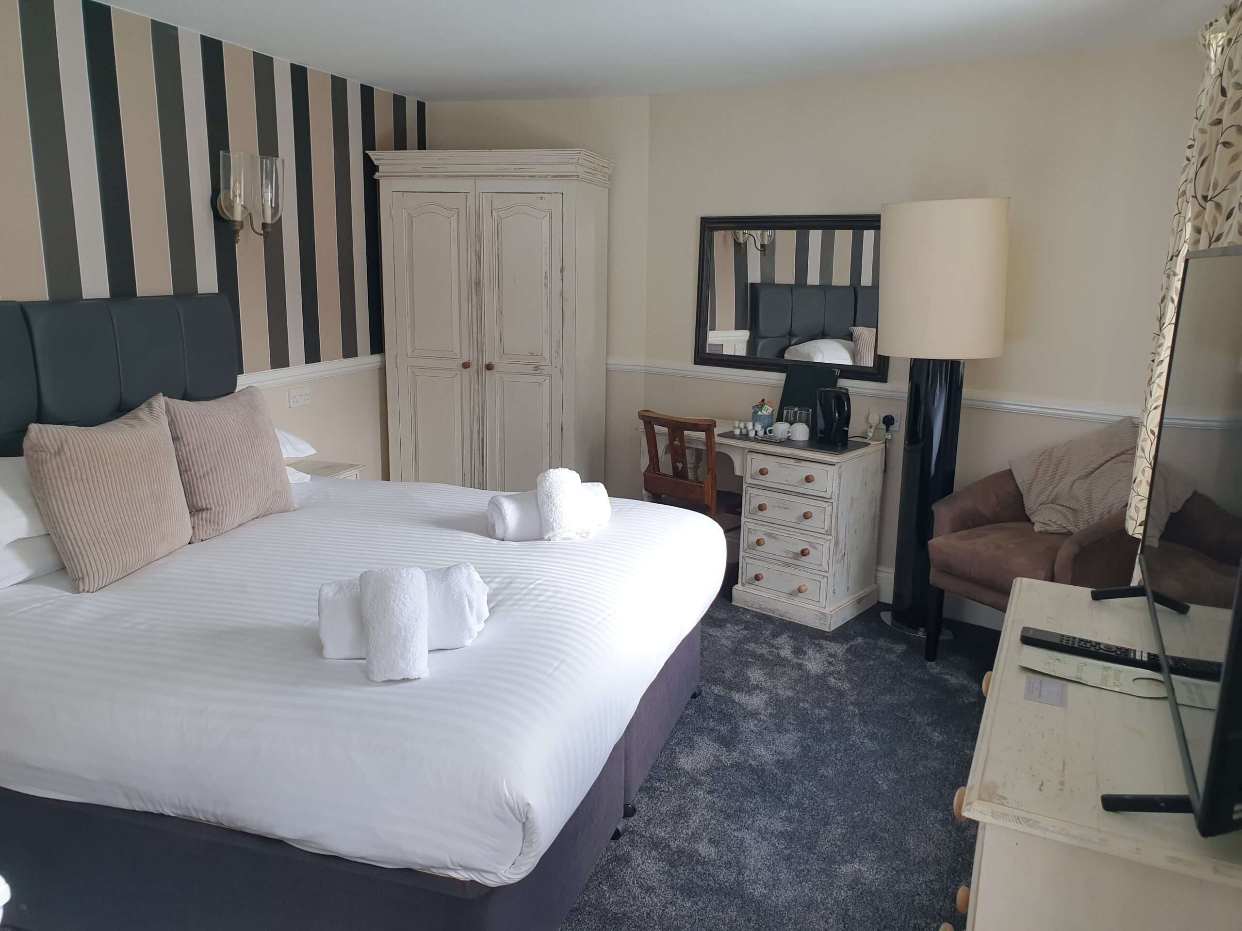 the nags head chichester hotel room