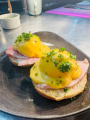 nags head public eggs benedict breakfast